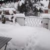 
Gärten, Einfahrten und Terrassen verschwinden im Schnee.

