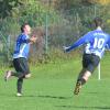 Friedbergs Lulezim Seferi (links) freut sich über seinen 2:1-Siegtreffer im Spiel gegen Gebenhofen II.  	 	