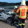 Der Fahrer musste von der Feuerwehr aus dem Auto befreit werden.