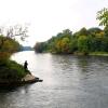 Ein Mann hat in Lauingen eine Handgranate aus der Donau gefischt. 