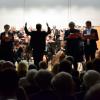 Für alle Beteiligten ging ein erfolgreiches Konzert zu Ende: Die Philharmonie Aichach zusammen mit dem Altochor Altomünster und Solisten gastierten im Deutschherren-Gymnasium. 
