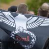 Derart offen wie auf diesem Foto eines Aufmarschs in Saalfeld (Thüringen) tritt der Rechtsextremismus in der Region selten zu Tage. Dennoch stellt das Ulmer Polizeipräsidium einen deutlichen Anstieg von „politisch motivierter Kriminalität“ fest. Und zwar von rechts.  	