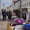 Auf dem Georgimarkt in Dillingen war am Sonntag einiges los. Zahlreiche Besucherinnen und Besucher stöberten durch die Stände, genossen die Sonne am Nachmittag oder die Fahrgeschäfte.