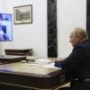 Das von der staatlichen russischen Nachrichtenagentur Sputnik veröffentlichte Bild zeigt Wladimir Putin während der Leitung einer Videokonferenz-Sitzung mit Mitgliedern des Sicherheitsrates im Kreml.  