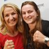 Nikki Adler (links) und Femke Hermans boxen um die Weltmeisterschaft im Supermittelgewicht. 