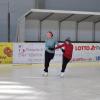 Das Sieben-Schwaben-Eisstadion in Türkheim gehört am Samstagmorgen den Eistänzern. Was genau das für ein Sport ist, zeigen hier Barbara Meßmer (links) und Christine Haufler. 
