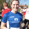 Christina Kratzer von der LG Zusam, bisher meist nur bei Straßenläufen unterwegs, zeigte im Augsburger Rosenaustadion, dass sie auch auf der Bahn mit den besten Läuferinnen Bayerns mithalten kann. 	
