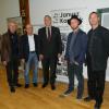 Förderer und Beteiligte der Vernissage: (von links) Walter Pache (Sparkasse Günzburg-Krumbach), Alfred Sauter (MdL), Andreas Eberle (Schulleiter St.-Thomas-Gymnasium Wettenhausen), Jakob Steiger (Künstler) und Siegfried Steiger (Leiter des Experimentellen Theaters Günzburg). 	 	