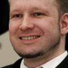 Der norwegische Massenmörder Anders Behring Breivik nutzt seinen Prozess als große Bühne. Er inszeniert seinen Auftritt mit eisiger Gleichgültigkeit - und schockiert gleichermaßen. Foto: Heiko Junge dpa