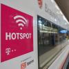 Mehrere Mobilfunkanbieter wollen gemeinsam mit der Deutschen Bahn den mobilen Internetempfang für die Fahrgäste verbessern. Auch kostenloses Wlan kommt.