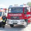 Eine beeindruckende Vorführung bieten Polizei, Feuerwehr und das Rote Kreuz für Schüler aus Sielenbach, Hollenbach und Dasing. Sie zeigen, wie die Rettung bei einem Unfall abläuft. Zwei Schüler stellten die „Opfer“ dar.  