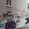 Gerade in der Altstadt mit den vielen Gässchen fühlen sich Sprayer oft unbeobachtet und beschmieren die Fassaden. Immobilienbesitzer sollen im Kampf gegen Graffiti unterstützt werden.