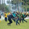 Anhänger des ehemaligen brasilianischen Präsidenten Bolsonaro geraten in Brasilia mit Polizisten aneinander.