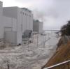 So strömen die Fluten in das Atomkraftwerk in Fukushima und lösen Störfälle aus. Das Ausmaß der Katastrophe wird jedoch erst Tage später klar.