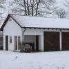 Die Garage der Freiwilligen Feuerwehr beherbergt nicht nur das historische Feuerwehrauto, sondern auch verschiedene Materialien für das Vereinsleben.  	