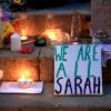 Plakat bei einer Mahnwache: "Wir sind alle Sarah."