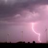 Unwetter mit Blitzen, Starkregen und Sturmböen können hohe Schäden verursachen (Symbolbild).
