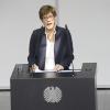 Annegret Kramp-Karrenbauer hält ihre Regierungserklärung; nachdem sie den Amtseid gesprochen hat.