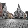 Die einseitige Sperrung des Krumbacher Marktplatzes während der Sommermonate wegen der Veranstaltung "Live am Marktplatz" ist in Krumbach umstritten. Jetzt hat sich der Initiator der Unterschriftenaktion gemeldet. 