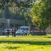 Am Tag nach der Tat durchsuchten Einsatzkräfte des Bayerischen Landeskriminalamts den Tatort nach Patronenhülsen. 
