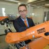 Optimistisch dank Robotern: Kuka-Chef Till Reuter erhöht die Geschäftsziele für dieses Jahr.  
