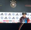 So sehen Sieger nicht aus: Nationalmannschaftsmanager Oliver Bierhoff und Ex-Bundestrainer Joachim Löw nach der letzten Pressekonferenz des Turniers.
