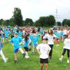 "Mach dich fit" lautet das Motto der bewährten Aufwärmaktion beim Kinderfest zum Auftakt des Sportpark-Sommerfests in Vöhringen.  