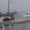 Autos auf dem von Hurrikan "Florence" überfluteten Highway 24 im US-Bundesstaat North Carolina. Der Sturm soll mindestens fünf Menschen das Leben gekostet haben.