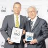 Die Röhm GmbH aus Sontheim erhält das Gütesiegel „Top 100“. Mentor Lothar Späth gratulierte Geschäftsführer Michael Fried.  