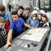 Beim Ausbildungstag der Mediengruppe Pressedruck konnten sich Schüler gestern über Berufe der Medienbranche informieren. Über 500 Besucher kamen ins Foyer des Medienzentrums an der Curt-Frenzel-Straße. Foto: Fred Schöllhorn