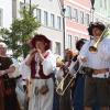 Gänse, Ochsen, bepackte Esel: Beim Einzug der Bauern und Handwerker auf das Frundsbergfest gab es viel zu sehen.