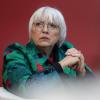 Kulturstaatsministerin Claudia Roth (Grüne) traf in Babenhausen auf Protestierende.