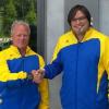 Abteilungsleiter Markus Biberacher (rechts) begrüßt den neuen Trainer Robert Zimmermann. 	