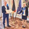 Staatsministerin Carolina Trautner verleiht im Rokokosaal in Augsburg das Verdienstkreuz am Bande des Verdienstordens der Bundesrepublik Deutschland an
 Walter Pache.