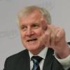 Die Rente mit 63, im Koalitionsvertrag festgehalten, birgt weiter Zündstoff. Bayerns Ministerpräsident Horst Seehofer will, dass die Regeln dafür streng ausfallen.