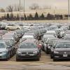 Gebrauchte VW-Diesel-Fahrzeuge auf dem bisher ungenutzten Parkplatz des Silverdom-Stadions in Pontiac. Die Fahrzeuge hatte VW im Rahmen des Abgas-Skandals zurückgekauft.