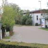 Es ist eine gefährliche Ecke für Kinder in Zahlng: der Bereich Brunnenstraße/Aichacher Straße. Hier sind viele Autofahrer mit überhöhter Geschwindigkeit unterwegs. Das macht die Überquerung zum Buswartehäuschen schwierig.