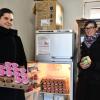 Durch Sabine Reiser (links) und Marina Deisenhofer gibt es Foodsharing im Landkreis Dillingen. Ein Fairteiler, über den Privatpersonen Essen teilen, steht an einem Ort, der öffentlich nicht genannt werden darf – Grund dafür ist das Gesundheitsamt.