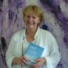 Michaela Brohm-Badry, Glücksforscherin und Autorin, präsentiert in ihrem Büro ihr neues Buch «Das gute Glück».