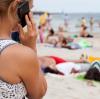 Sorglos surfen und telefonieren: seit Mitte Juni fallen im EU-Ausland keine Roaming-Gebühren mehr an.  Trotzdem halten sich die Verbraucher zurück und an alten Gewohnheiten fest.