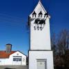 Die LEW Verteilnetz GmbH plant den Abbau der Trafo-Station beim Feuerwehrhaus in Unterwiesenbach. Die 20-kV-Leitung im bebauten Bereich soll verkabelt werden. Dazu ist eine neue Trafo-Station notwendig.