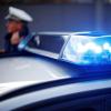 Ein 17-Jähriger flieht in Gundelfingen im Auto vor einer Polizeikontrolle. 