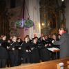 Der Kammerchor Schwabmünchen (Bild) und das Ensemble Vielsaitig ergänzten sich beim Adventskonzert hervorragend.