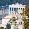 Am Ufer der Donau im Landkreis Regensburg thront die Walhalla, die König Ludwig I. im Jahr 1830 errichten ließ. 	