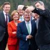 Das Lachen ist vielen Ministerpräsidenten inzwischen vergangen: Tobias Hans, Malu Dreyer, Winfried Kretschmann, Armin Laschet  und Markus Söder während einer Konferenz auf Schloss Elmau.