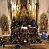 Die Besucherinnen und Besucher durften sich über ein beeindruckendes Konzert der Stadtkapelle Gersthofen  und der Sing- und Musikschule Gersthofen  in der Klosterkirche Holzen mit dem Titel "Sehnsucht nach Frieden" freuen.
