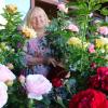 Waltraud Liedel freut sich auf das Sommernachtsfest der Düfte in Babenhausen. Sie ist mit duftenden und essbaren Rosen dabei.