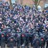 Polizeieinsatz am Weserstadion beim Bundesligaspiel von Werder Bremen gegen den Hamburger SV im März 2014.