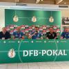 Bei der offiziellen Pressekonferenz vor dem DFB-Pokalspiel gegen Fortuna Düsseldorf vertraten (von links) Karl-Heinz Bachthaler, Sergio Pereira, Nikita Schleicher, Trainer Holger Bachthaler und Torwart Felix Thiel den FVI.