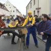 Eine riesengroße Gaudi war das Schubkarrenrennen in Thierhaupten auch heuer wieder. Dabei mussten die Narren und Närrinnen am  Samstag Geschicklichkeit beweisen.